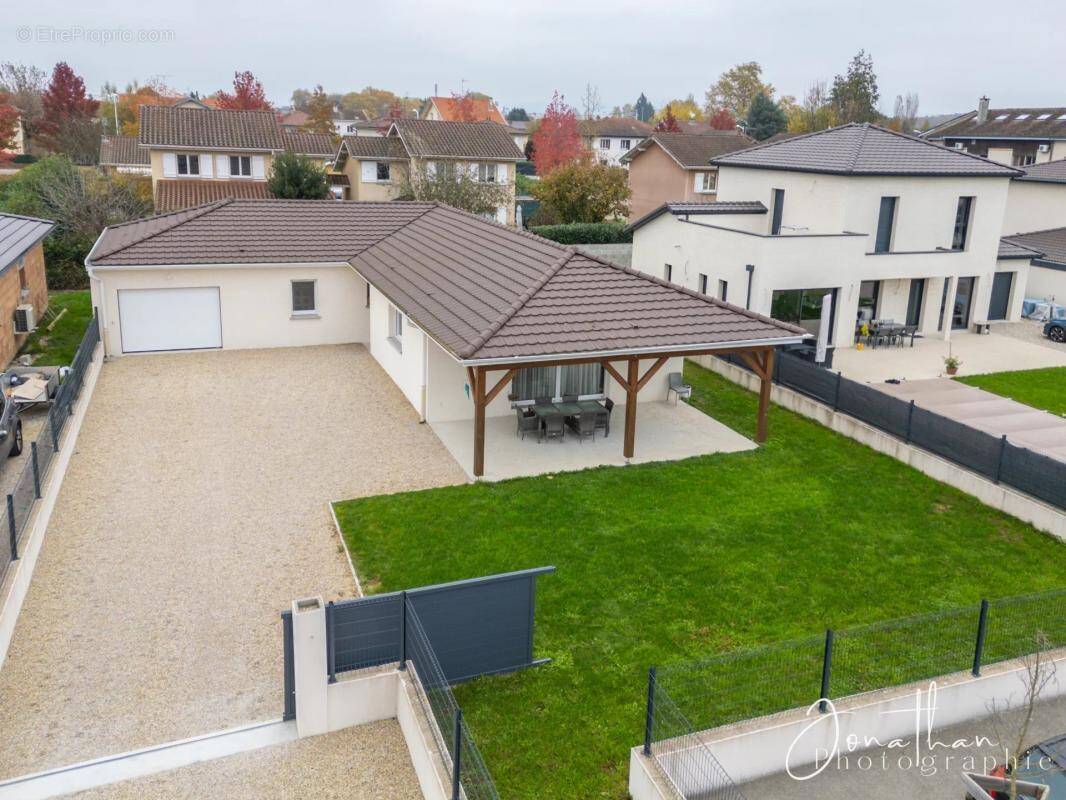 Maison à PERONNAS