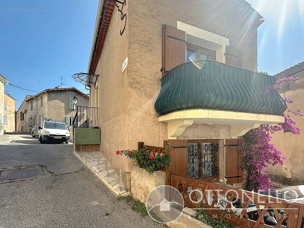 Maison à ROQUEBRUNE-SUR-ARGENS