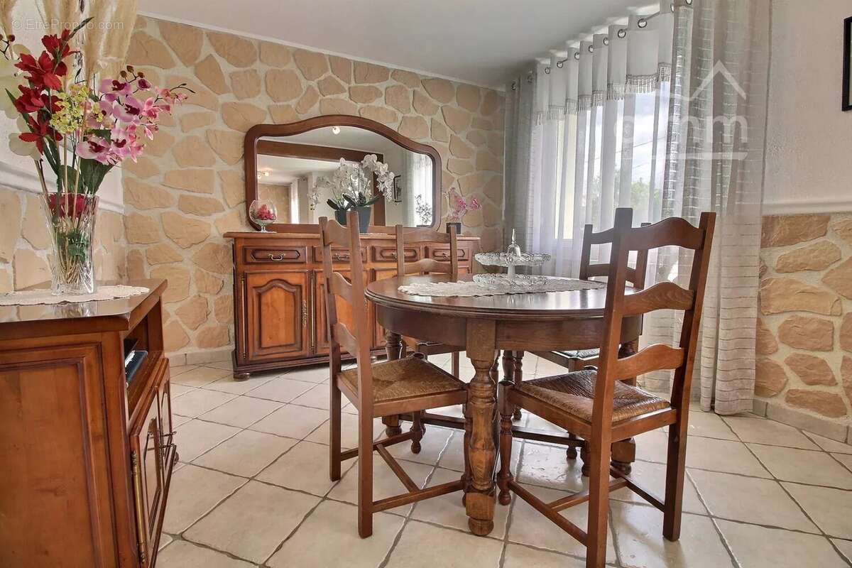 Maison à SAINT-SORLIN-EN-VALLOIRE