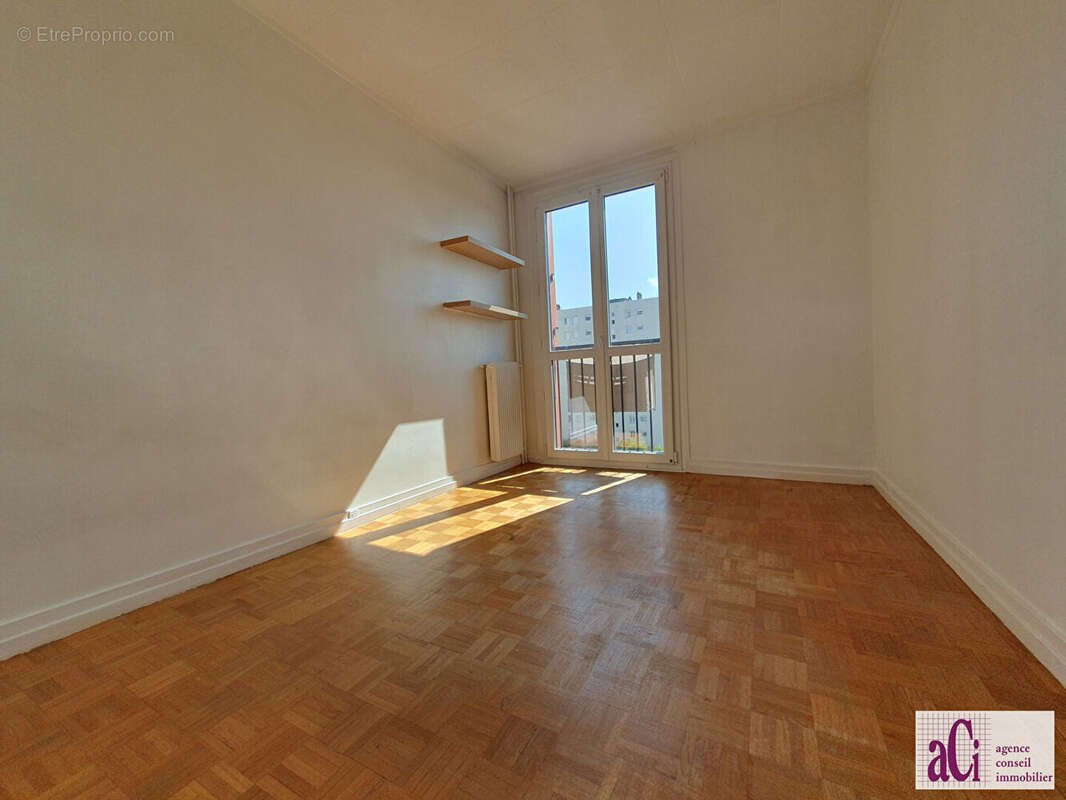 Appartement à L&#039;HAY-LES-ROSES