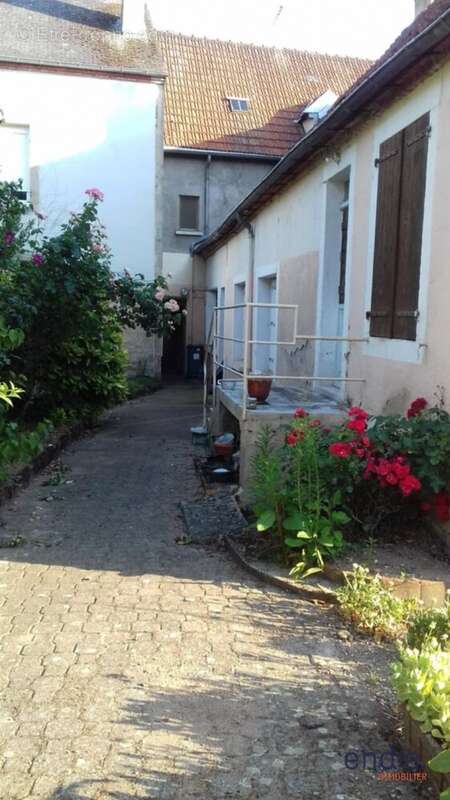 Maison à COSNE-D&#039;ALLIER