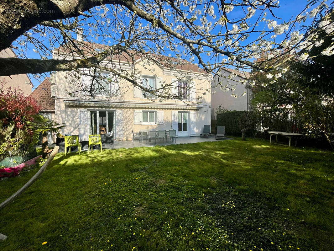 Maison à CHEVRY-COSSIGNY