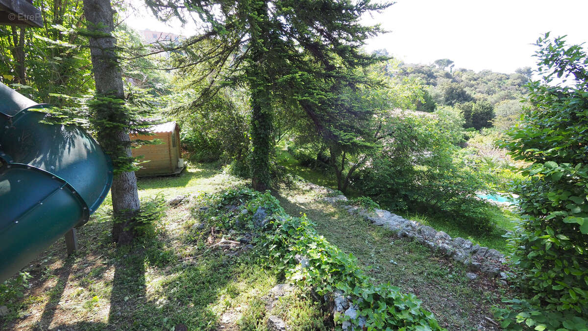 Terrain à LA TURBIE