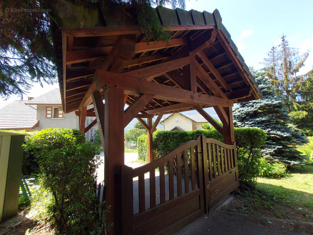 Maison à SAINTE-HELENE-SUR-ISERE