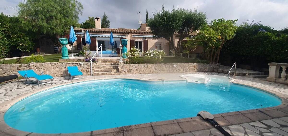 Maison à VALLAURIS