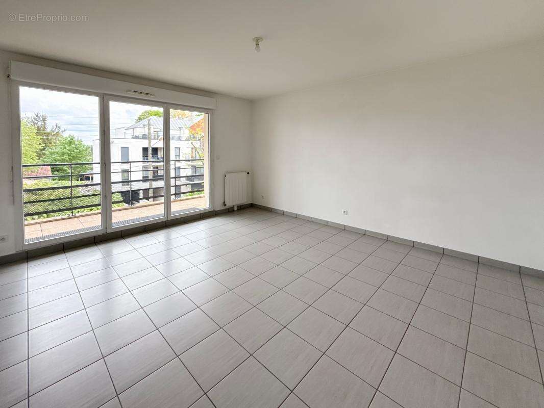 Appartement à LA CHAPELLE-SAINT-MESMIN