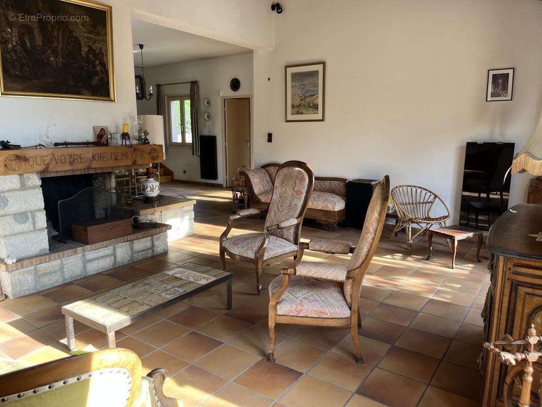 Maison à MONTBOUCHER-SUR-JABRON