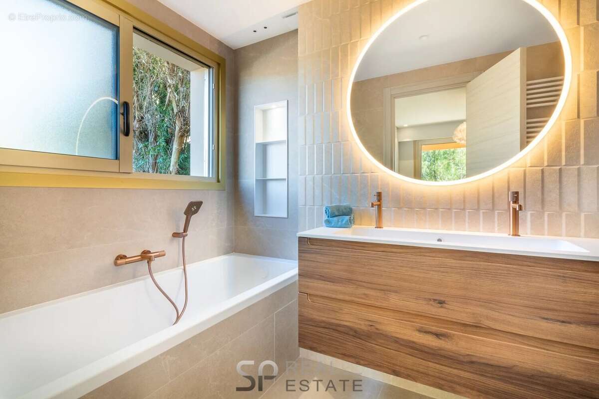 Appartement à LE CANNET