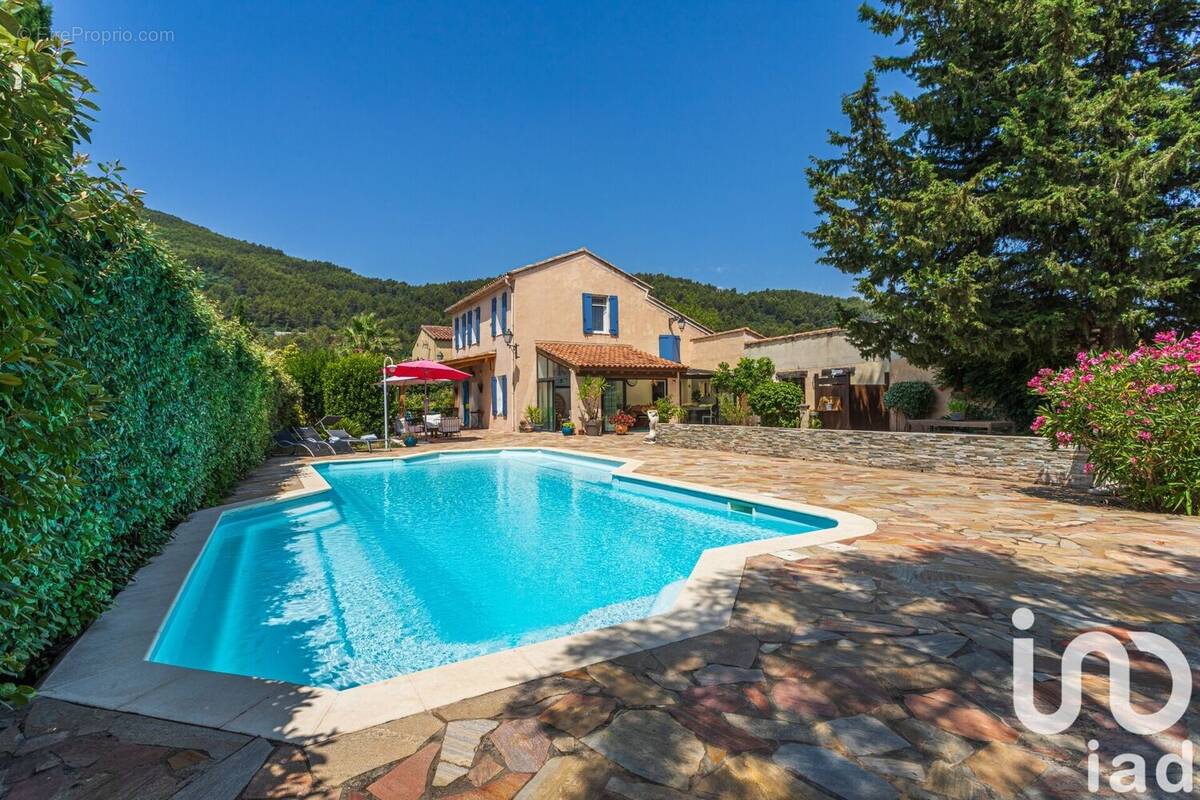 Photo 1 - Maison à CUERS