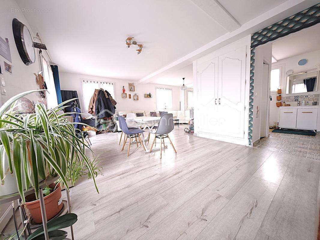 Maison à EPERNON