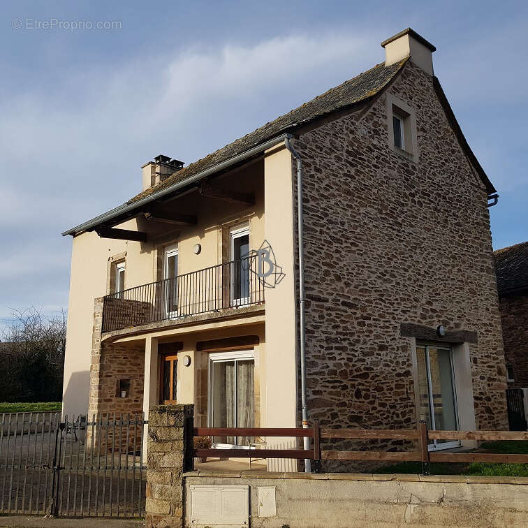 Maison à BARAQUEVILLE