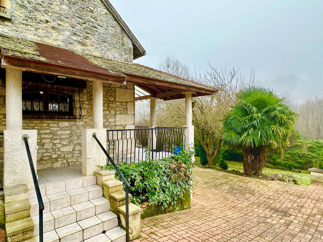 Maison à VERNEUIL-EN-HALATTE