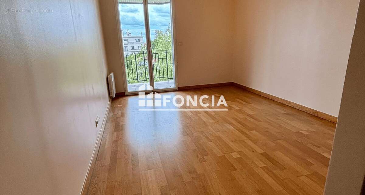 Appartement à SAINT-MAUR-DES-FOSSES