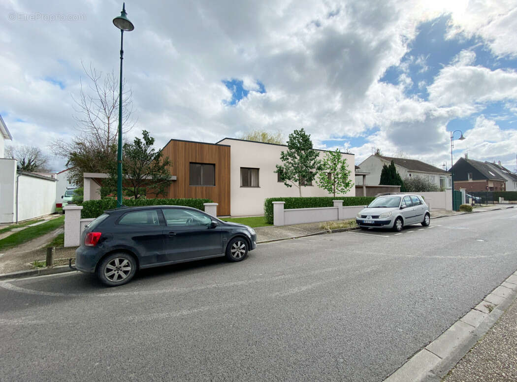Maison à BEZANNES