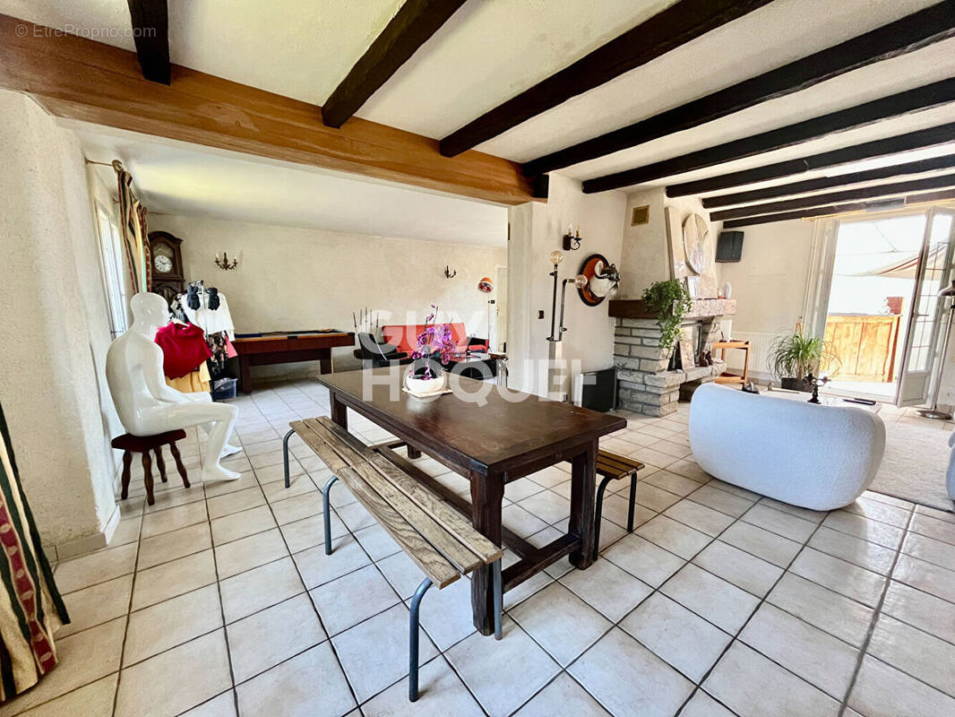 Maison à LANGROLAY-SUR-RANCE