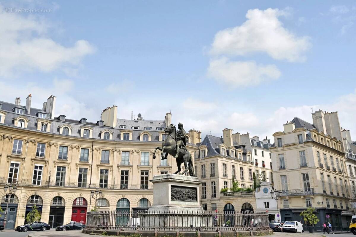 Appartement à PARIS-1E