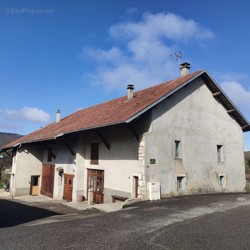 Maison à THEZILLIEU