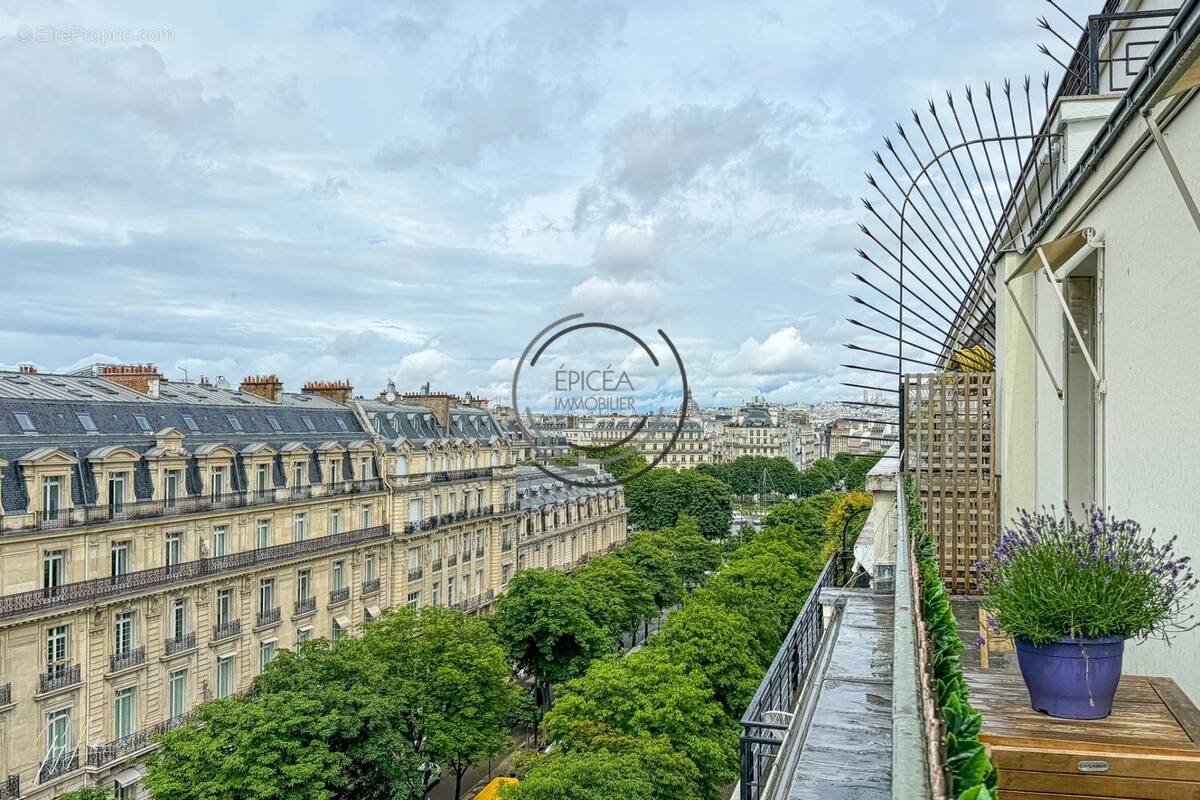 Appartement à PARIS-8E