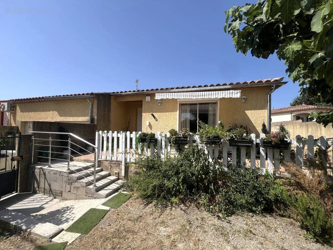 Maison à CAVEIRAC