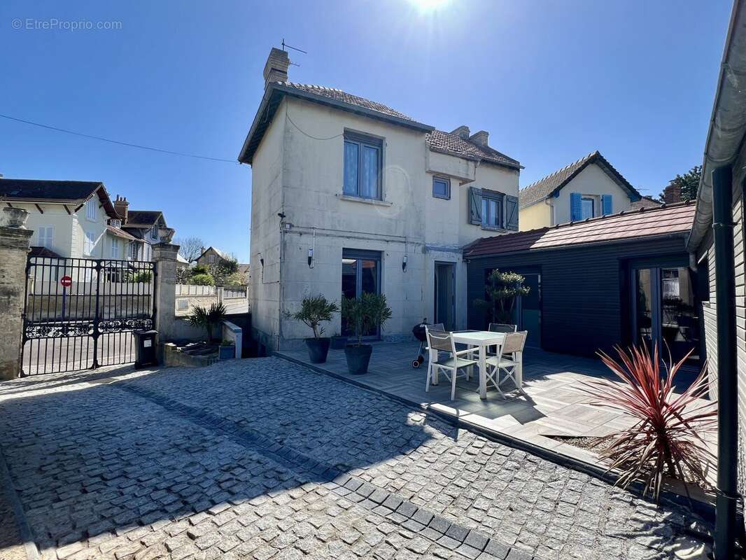 Maison à LUC-SUR-MER