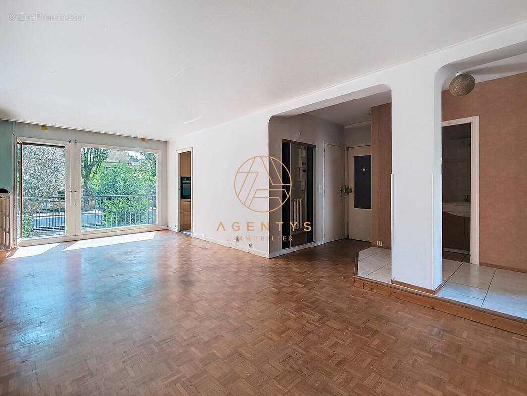 Appartement à SAINT-MAUR-DES-FOSSES