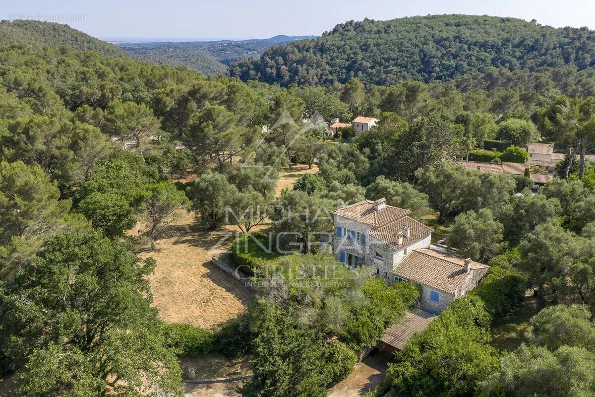 Maison à TOURRETTES-SUR-LOUP