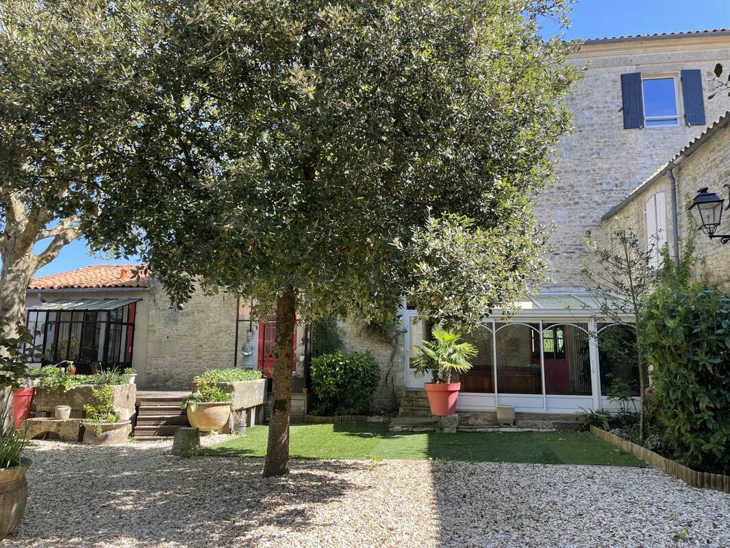 Maison à BURIE
