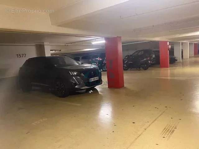 Parking à PARIS-10E