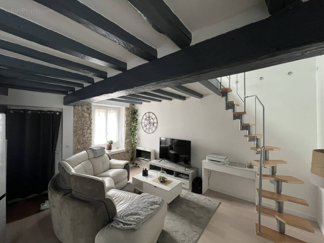 Maison à LA QUEUE-LES-YVELINES