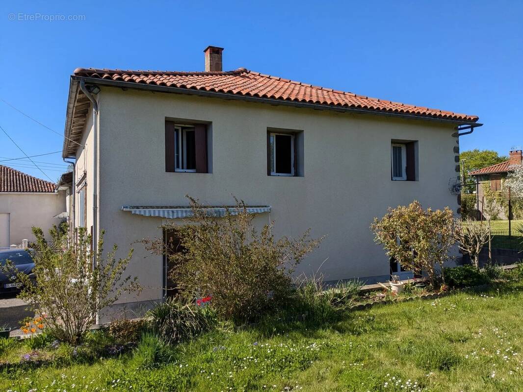 Appartement à CHASSENON