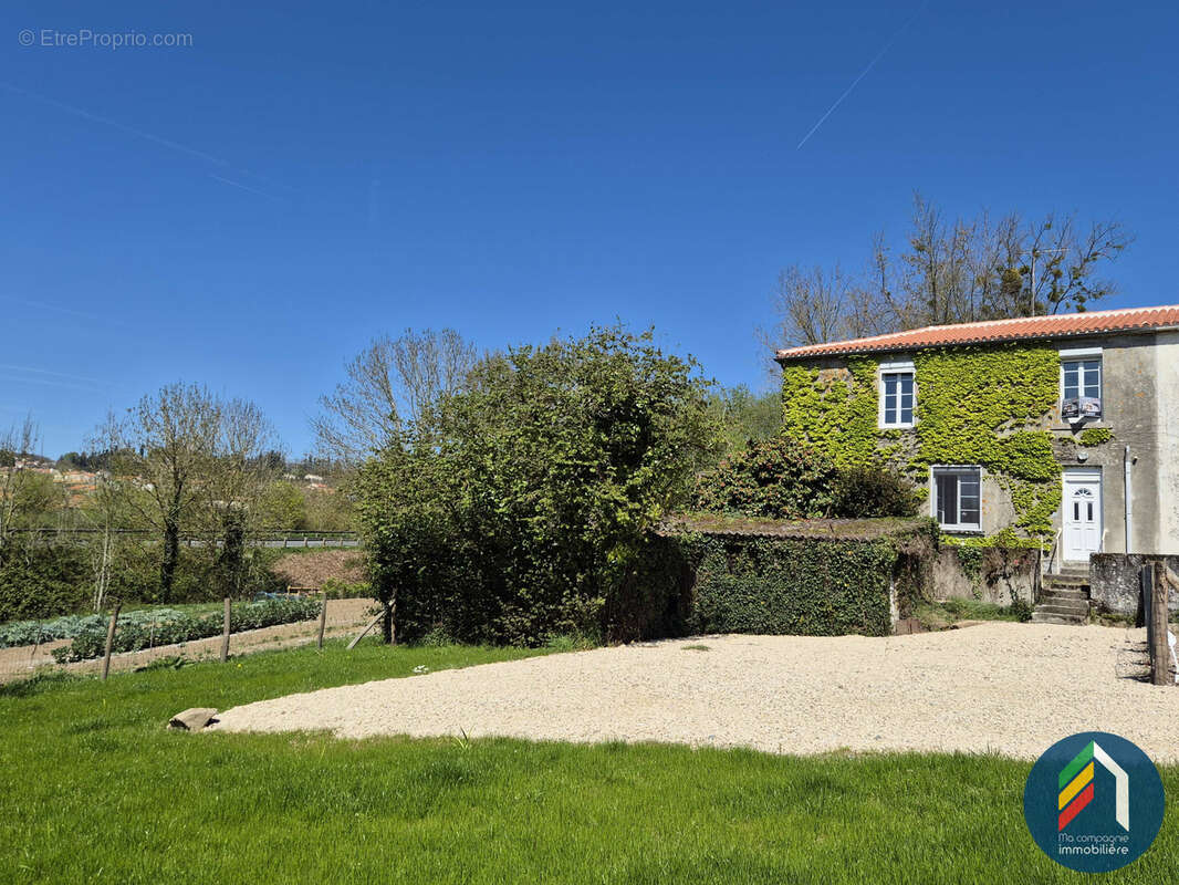 Maison à POUZAUGES