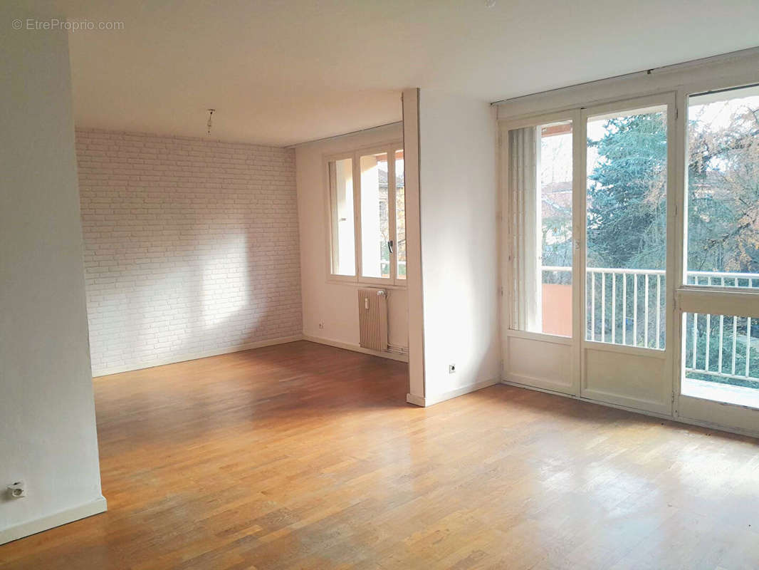 Appartement à COUZON-AU-MONT-D&#039;OR