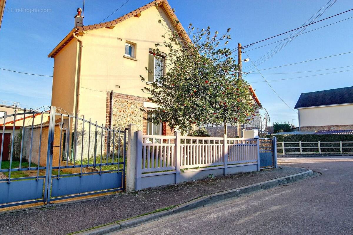 Maison à SAINT-ETIENNE-DU-ROUVRAY