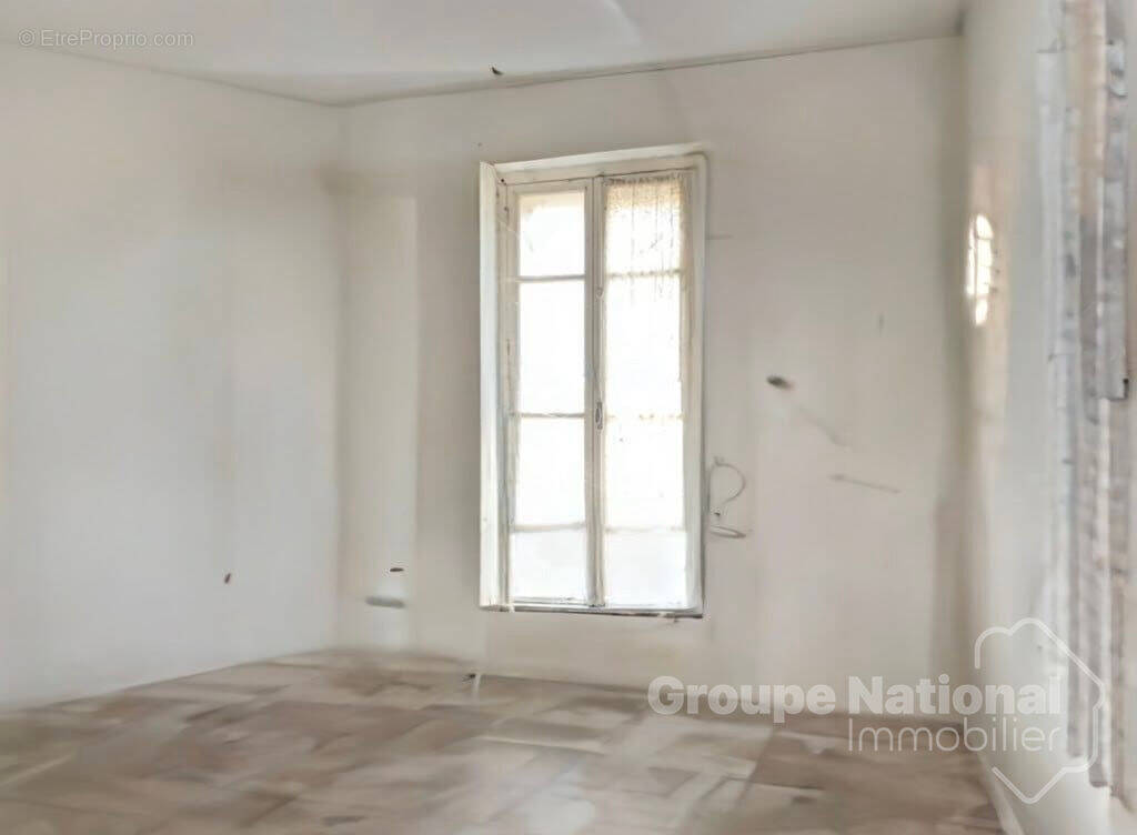 Appartement à BAGNOLS-SUR-CEZE
