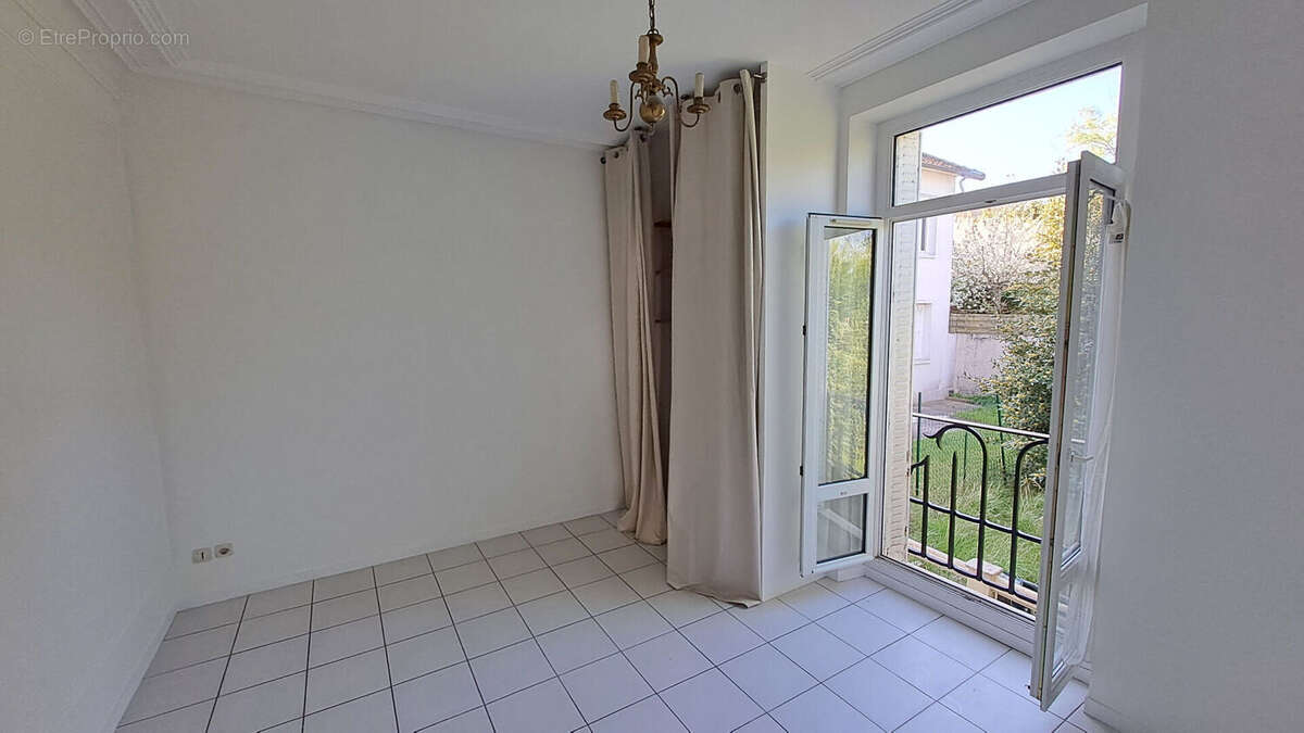 Appartement à SAINT-REMY-LES-CHEVREUSE
