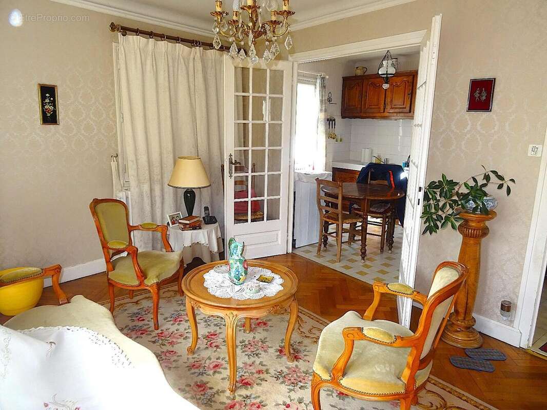   - Maison à THOUARS