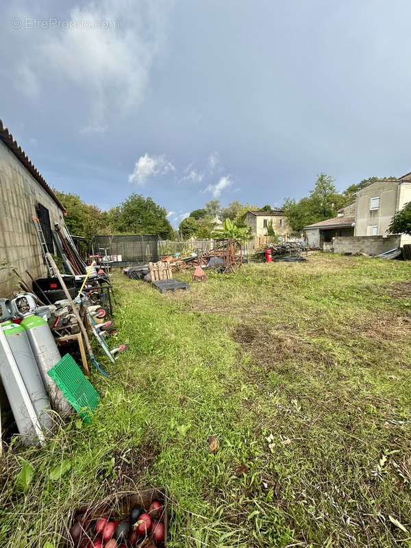 Parking à GENISSAC