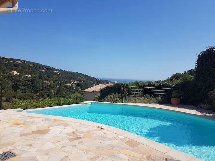Maison à ROQUEBRUNE-SUR-ARGENS