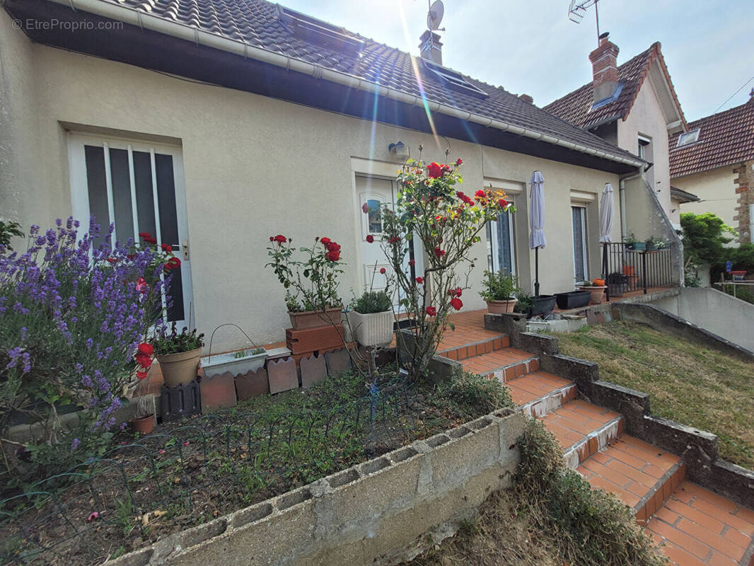 Maison à VERRIERES-LE-BUISSON