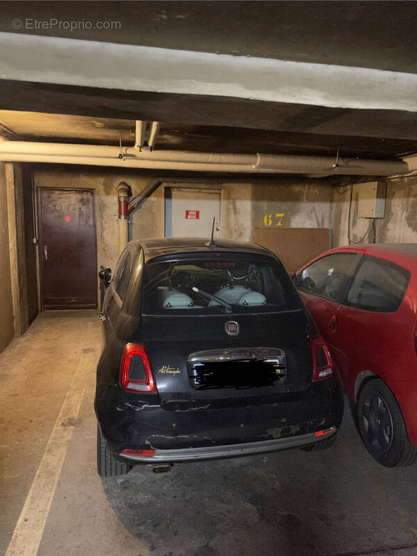 Parking à PARIS-18E