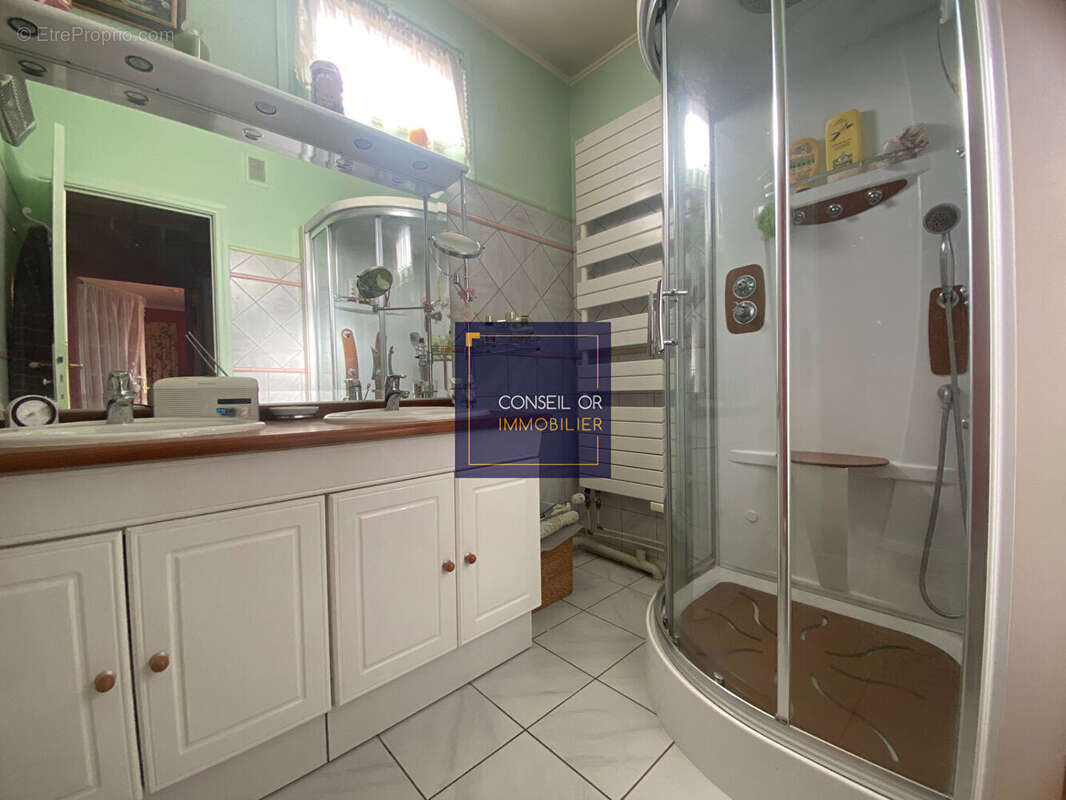 Appartement à SAINT-GENIS-LAVAL