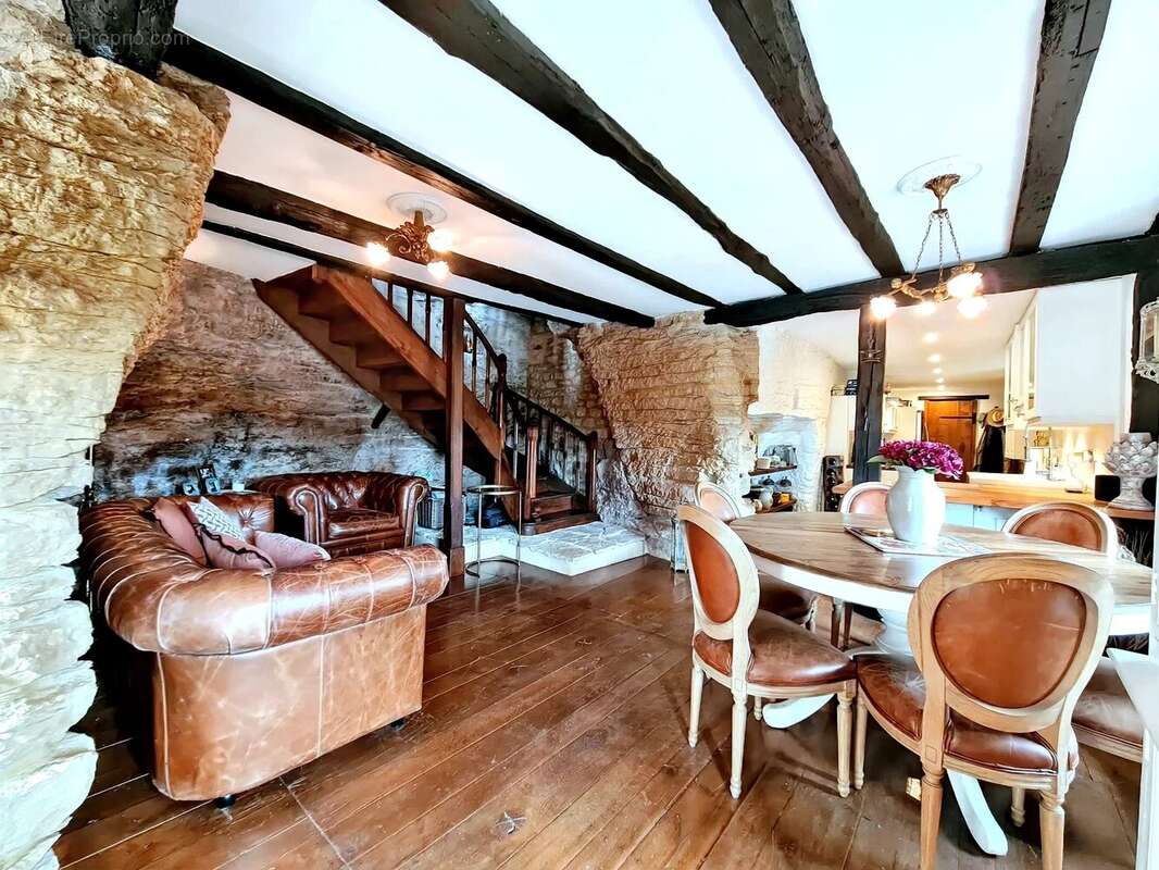 Maison à LA ROQUE-GAGEAC