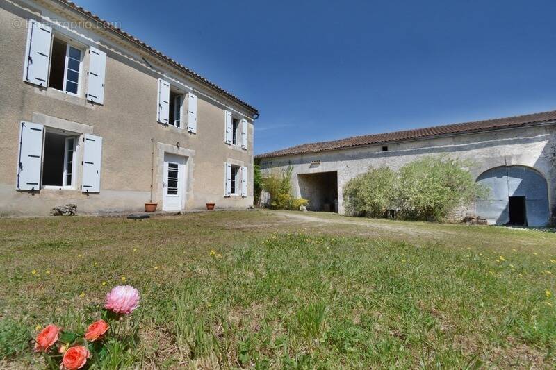 Maison à HIERSAC