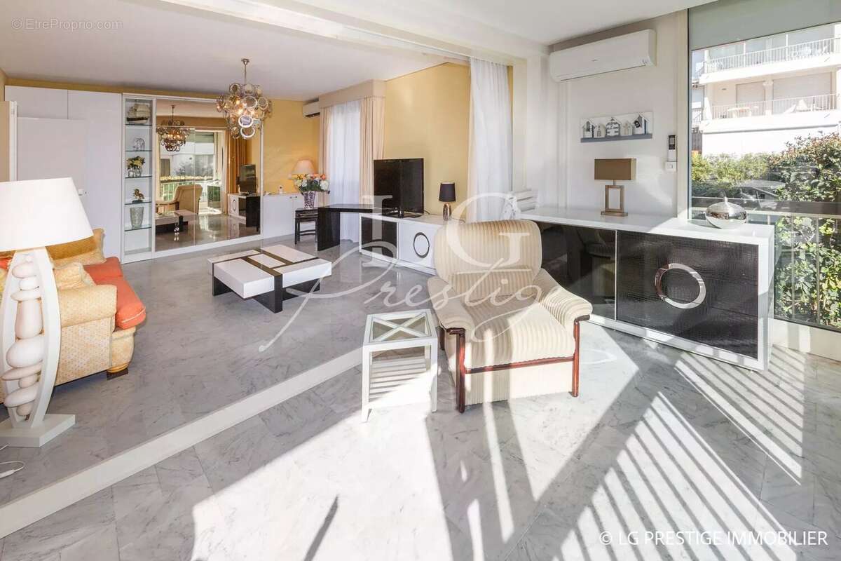 Appartement à MANDELIEU-LA-NAPOULE