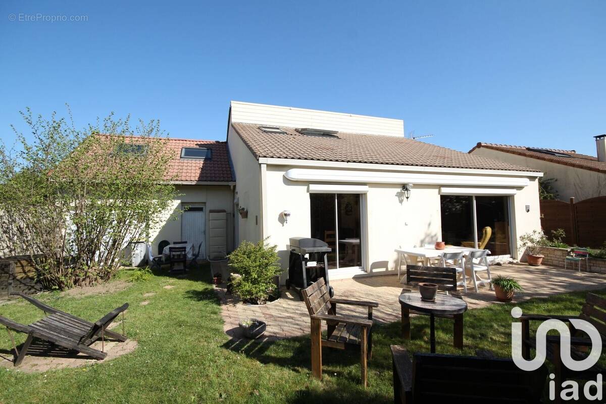 Photo 1 - Maison à LES CLAYES-SOUS-BOIS