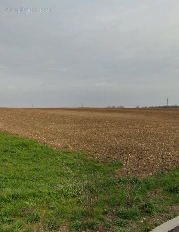 Terrain à SAINT-XANDRE