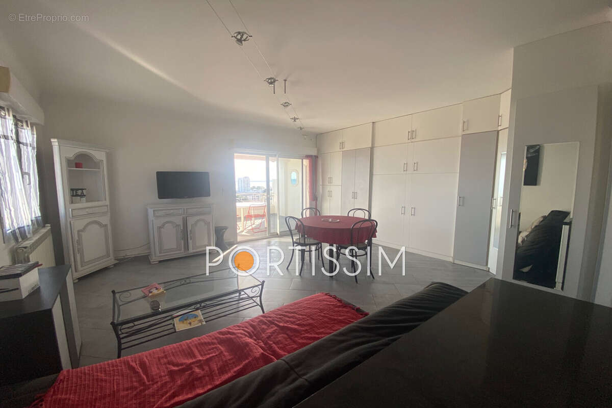 Appartement à SAINT-LAURENT-DU-VAR
