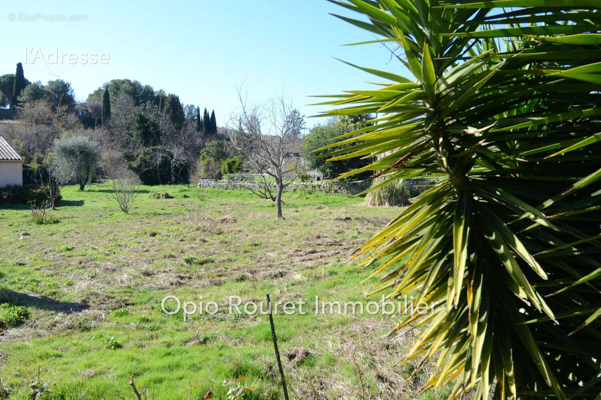 Terrain à LE ROURET