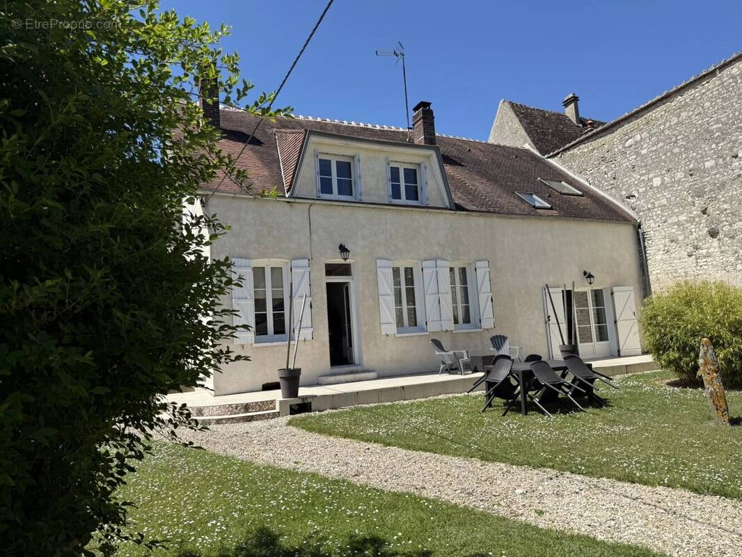 Maison à BRIENON-SUR-ARMANCON