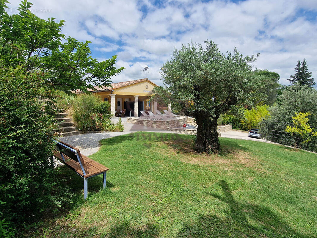 Maison à SAINT-BRES